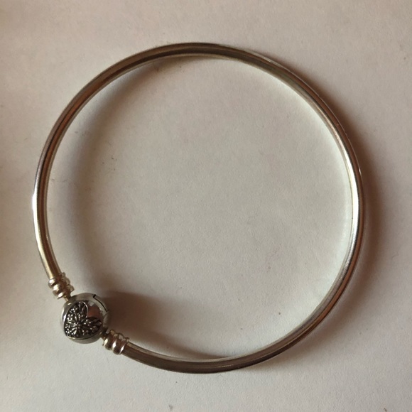 Pandora “You melt my heart” Silver Bangle *NEVER USED! - Picture 3 of 4